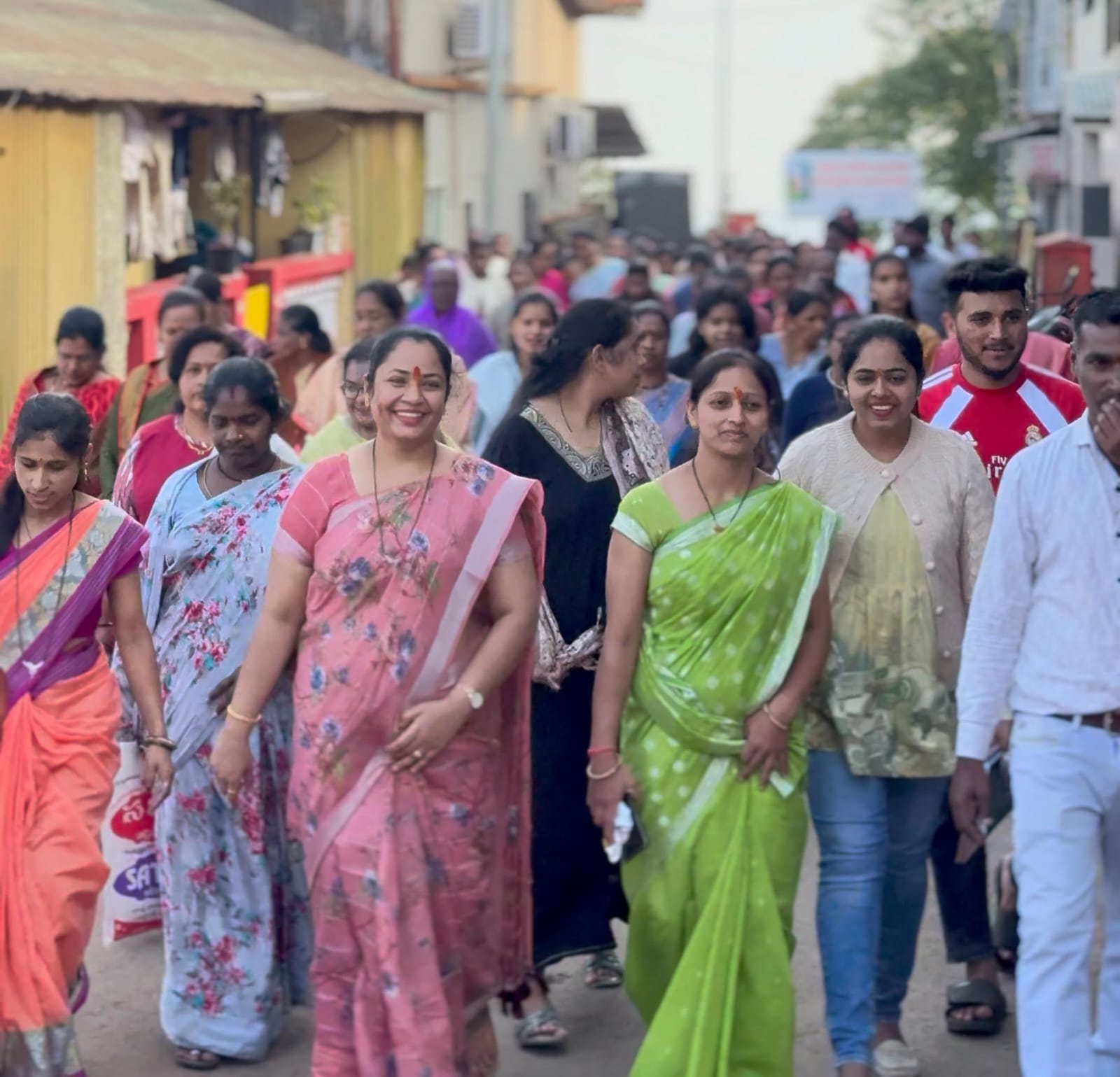 घरात बसणारा नव्हे, तर काम करणारा नगरसेवक निवडून द्या : सौ. स्वप्नाली शिंदे.