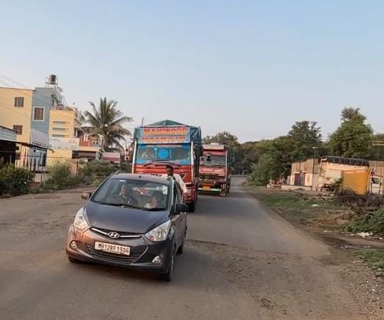 जिल्हा प्रशासनाचे आदेश कागदावर, NHAI चे दुर्लक्ष! सातारा-लोणंद मार्गावरील 'सगळी गावे' उतरणार रस्त्यावर; २४ तासांत अंमलबजावणी न झाल्यास 'काम बंद' आणि 'महा-रस्ता रोको'चा इशारा!
