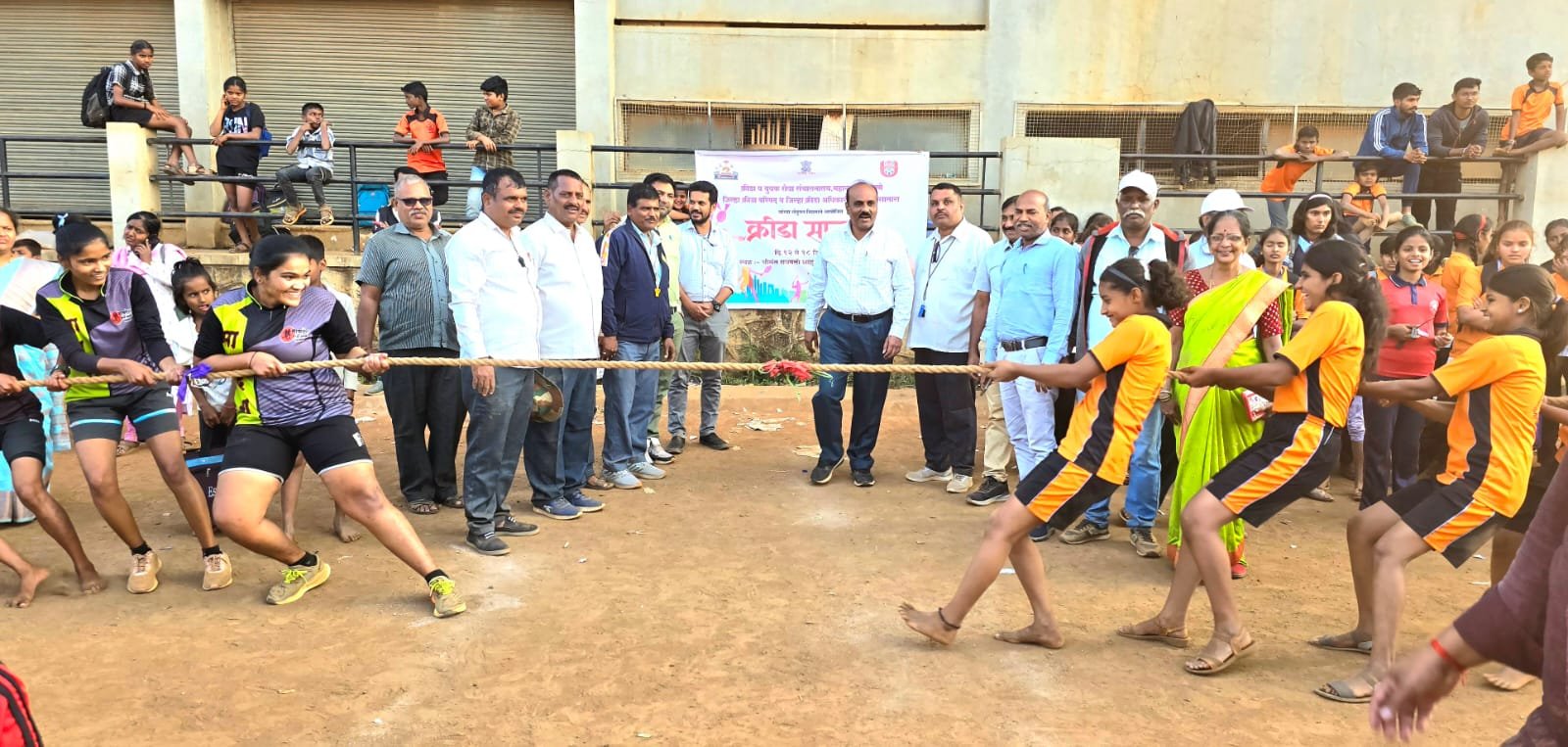 क्रीडा सप्ताहाचे सुरुवात जल्लोषात ....जिल्हा क्रीडा अधिकारी नितीन तारळकर