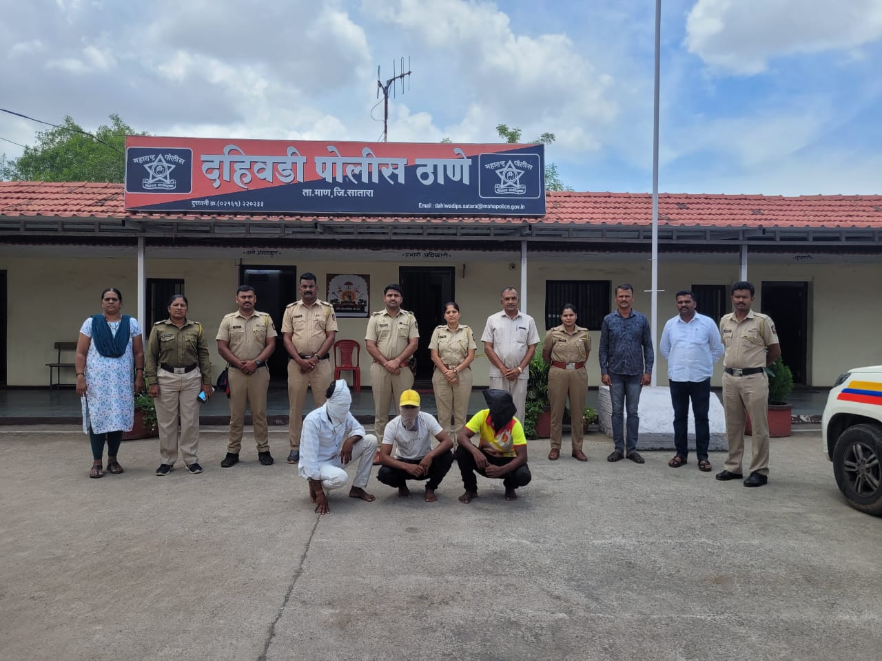 सराईत गुन्हेगार दीपक मसुगडे टोळी दहिवडी पोलिसांकडून जेरबंद
