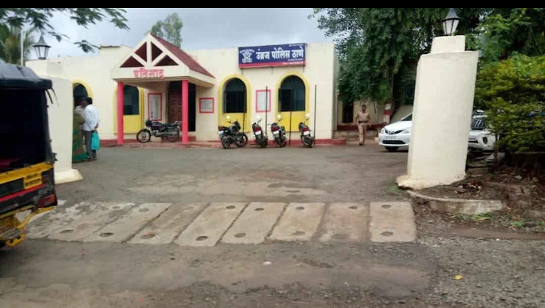 शिक्षकाने केला विद्यार्थिनीला अश्लील मेसेज