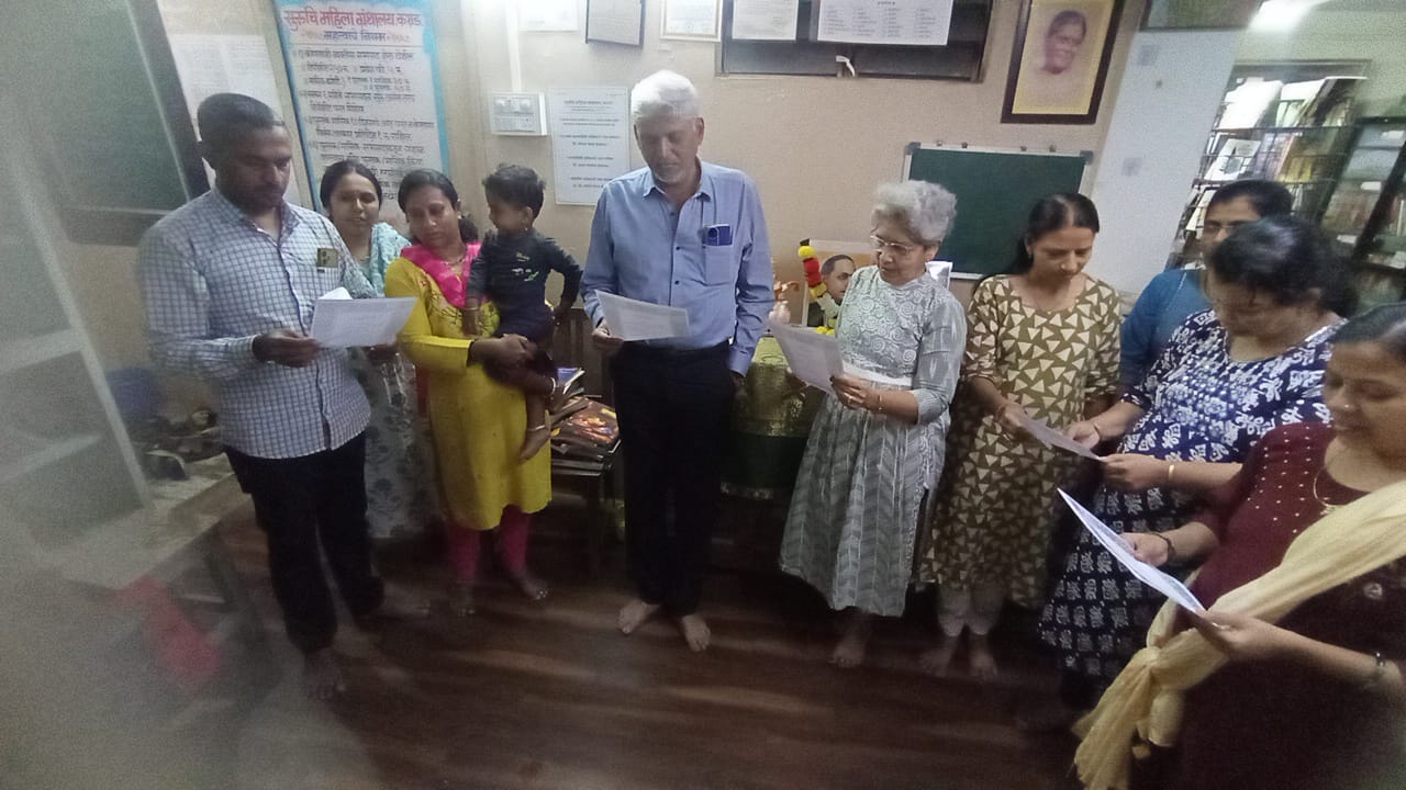 सुरुचि महिला ग्रंथालय कराड येथे दिनांक 26 नोव्हेंबर संविधान दिन साजरा