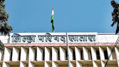 जनतेची सेवा नंतर, आधी सदस्यांच्या गाड्यांचा ‘रुबाब’ भारी! सातारा जिल्हा परिषदेत स्टिकर-बॅजची डिजिटल VIPगिरी?