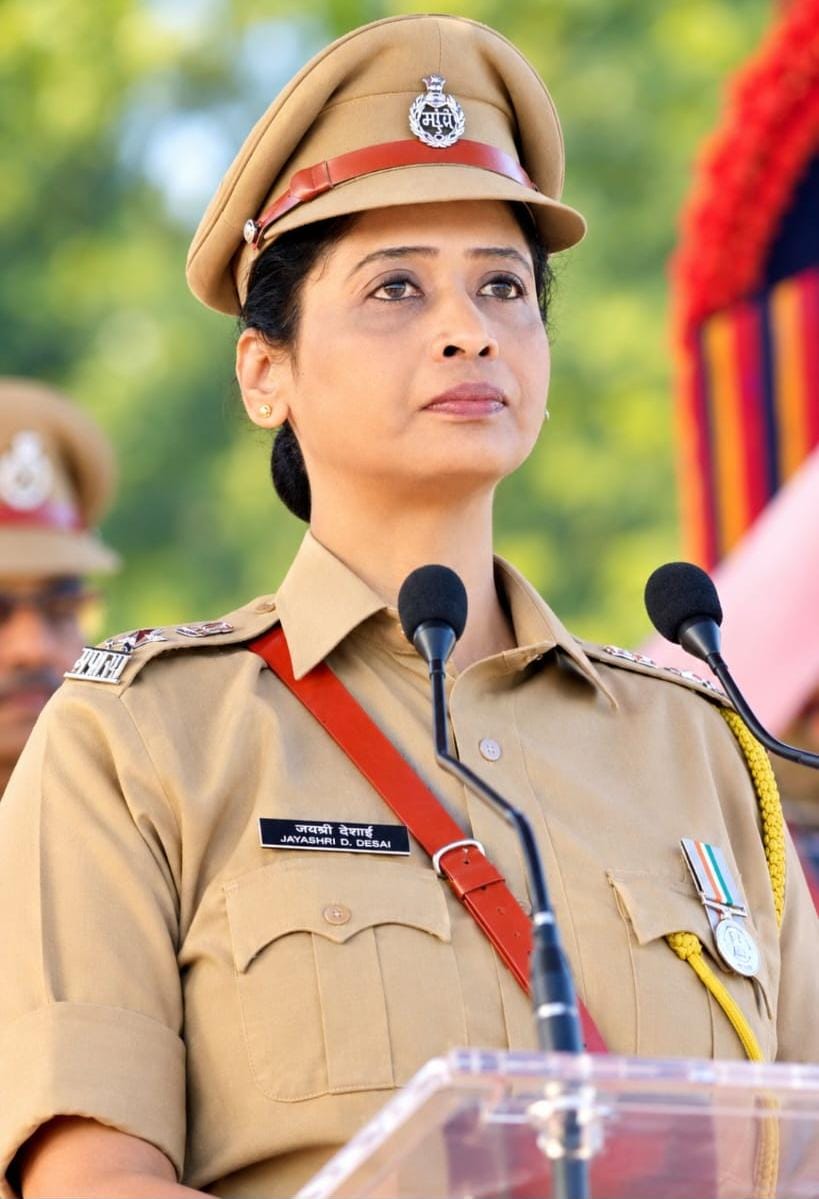 खाकी वर्दीतील दुर्गा - SRPF च्या पहिल्या महिला प्राचार्य