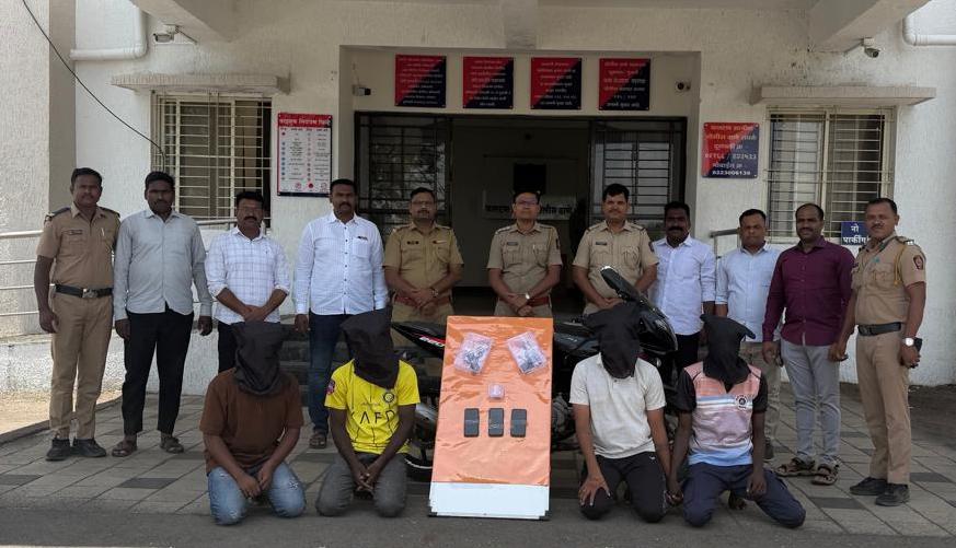 फलटण ग्रामीण पोलिसांनी चार पिस्टल बहाद्दर केले जेरबंद.
