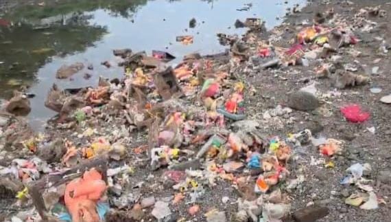 फलटण येथील गणेश मूर्ती विटंबनेप्रकरणी संबंधितावर गुन्हा नोंद करा .