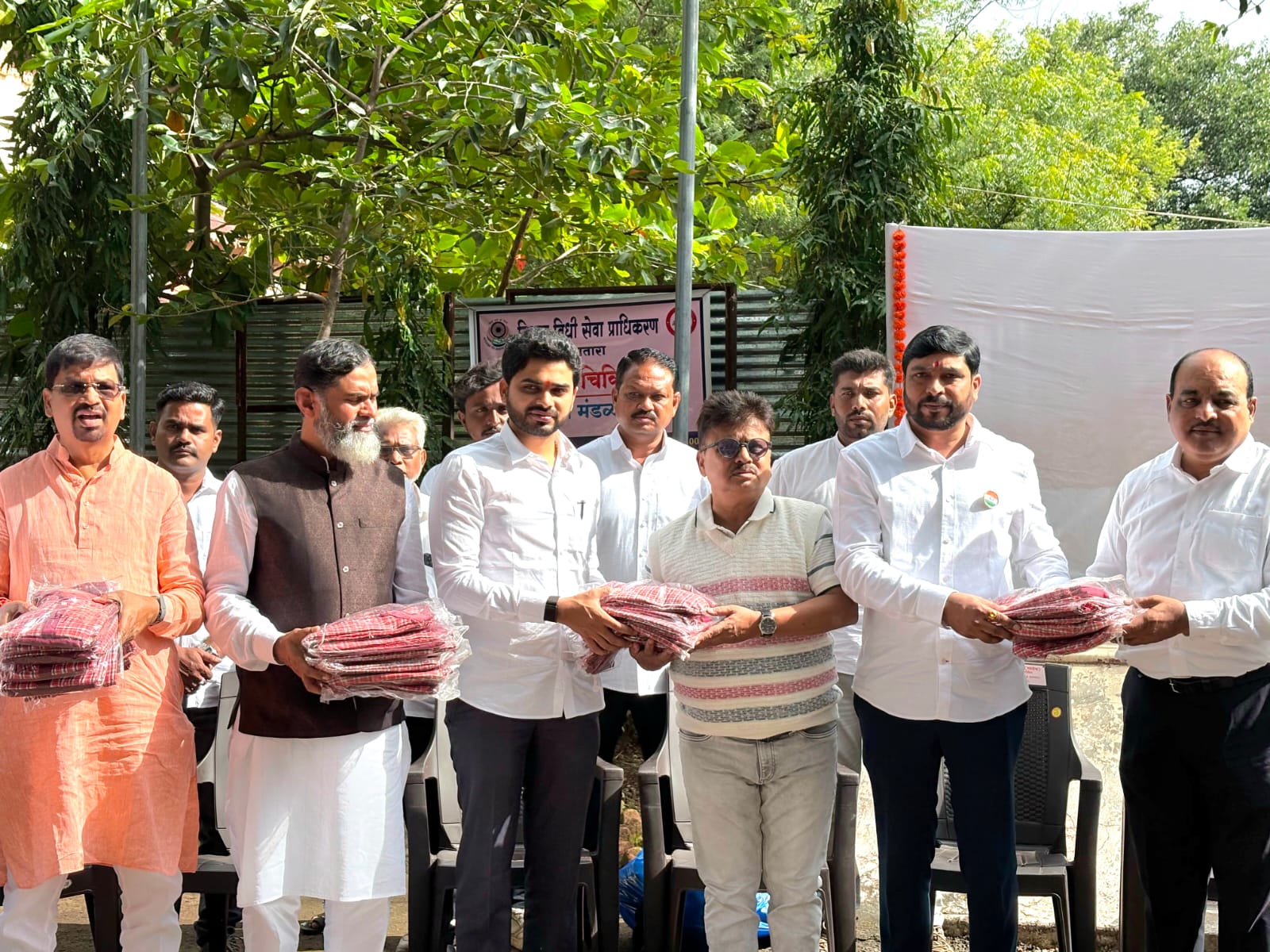 स्वातंत्र्य दिनी समीर राजेघाडगे यांची माणुसकीची सलामी; रिमांड होममधील विद्यार्थ्यांच्या चेहऱ्यावर फुलविले आनंदाचे हास्य!